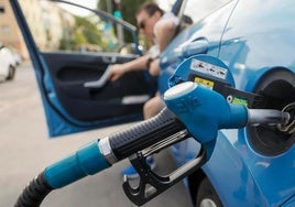 Un mecánico confirma si es mejor el combustible premium que el normal: «Te voy a decir un secreto...»
