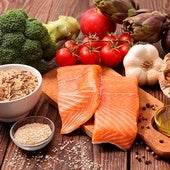 El psiquiatra Fernando Mora y la nutricionista Júlia Farré señalan tres alimentos con triptófano para ser más feliz y dormir mejor