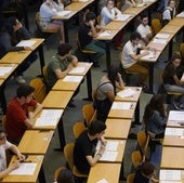 Una estudiante saca un 13 en la Selectividad e indica las horas en las que no debes estudiar para los exámenes: «Te pasará factura»