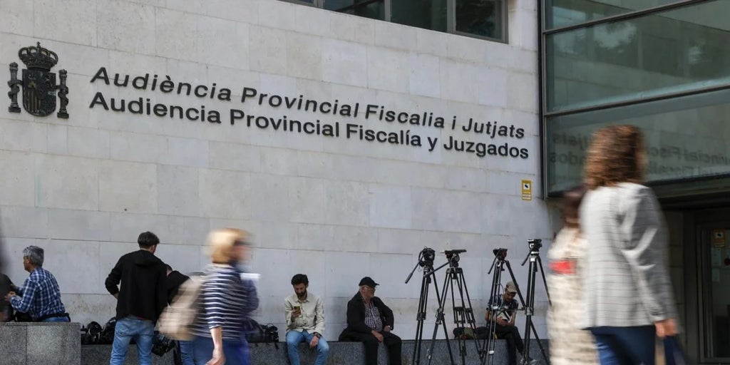 Juzgan a un profesor acusado de someter a tocamientos a dos alumnas en Valencia