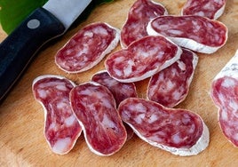 Sanidad lanza una alerta por presencia de Salmonella en varios lotes de fuet de dos conocidas marcas