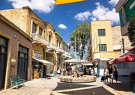 Unos españoles avisan de cómo puedes perder dinero por una frontera desconocida en Chipre: «Usamos el móvil en el otro lado...»