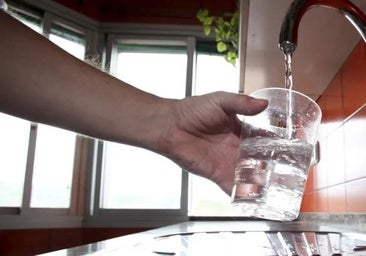 Aviso de la Policía Nacional: Así funciona el timo de los 'milagrosos filtros de agua'