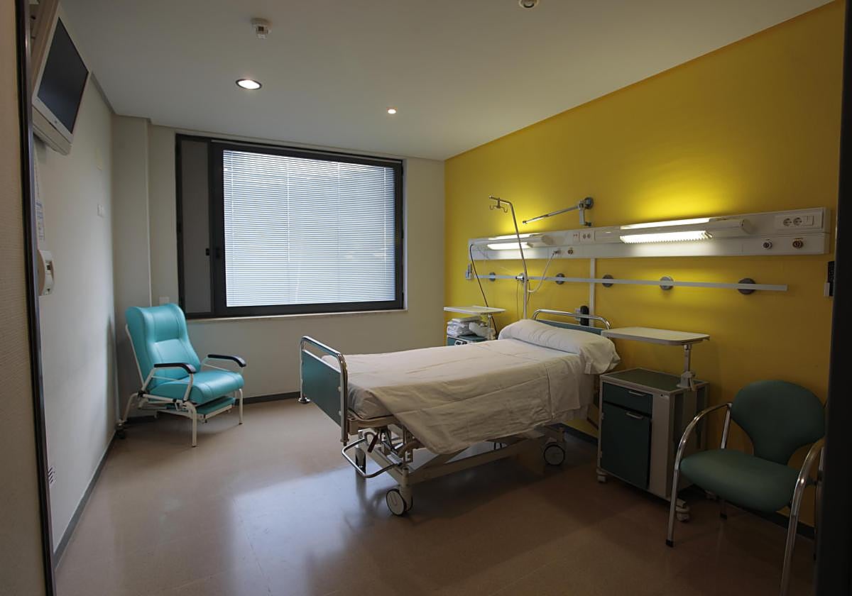 Un español pasa la noche en un hospital y dice lo que muchos piensan sobre los sillones que hay en las habitaciones: «Debería de ser patrimonio de la humanidad»