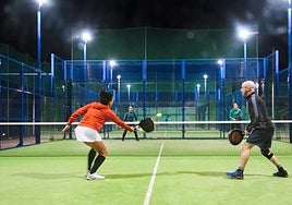 Un entrenador de pádel explica cuántas cervezas se queman durante un partido: «Esas calorías equivalen más o menos...»
