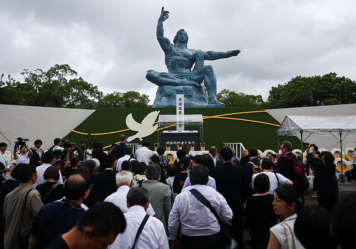 Nagasaki rinde un minuto de silencio por las 74.000 personas que fallecieron en la explosión de la bomba atómica lanzada en 1945