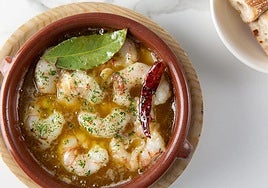 El chef José Andrés explica cómo cocinar las gambas al ajillo para que queden deliciosas: el truco no está en la guindilla