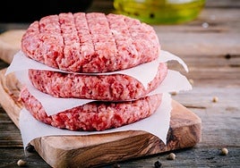 Un carnicero explica cómo saber si una hamburguesa es buena o mala en tan solo segundos: «Como debe de ser»
