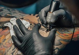 Se arrepiente de haberse hecho tatuajes y avisa: «Haced caso a vuestra madre»