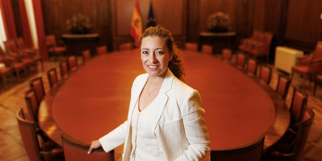 Ester Muñoz: «Aguantar a Sánchez para que no gobierne la derecha es lo más antidemocrático»