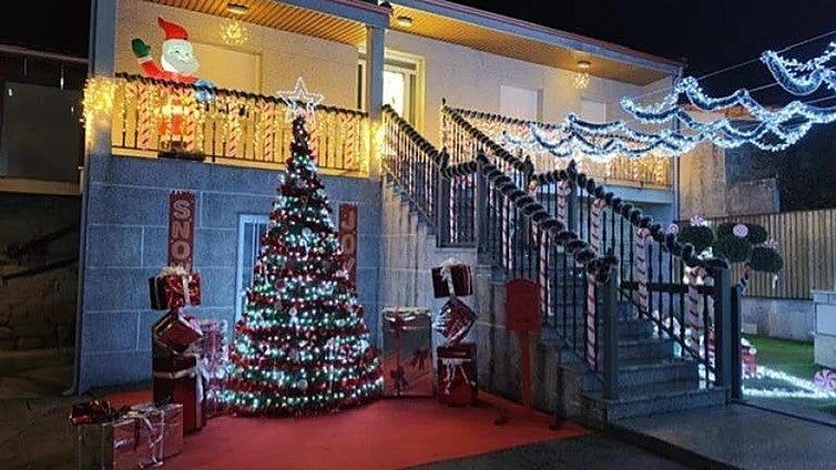 El pueblo de Orense que desafía a Vigo con sus luces de Navidad: casas que parecen sacadas de un cuento a poco más de una hora de Santiago