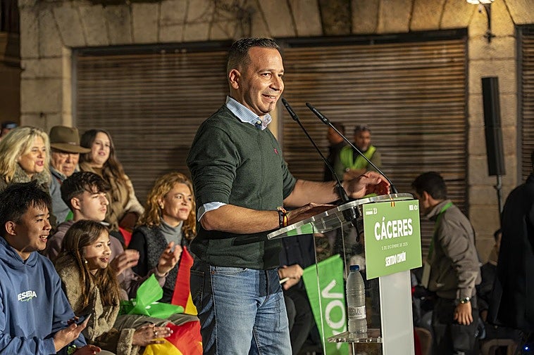 Quién es Óscar Fernández, candidato de Vox para las elecciones en Extremadura: profesión, familia y mensaje político