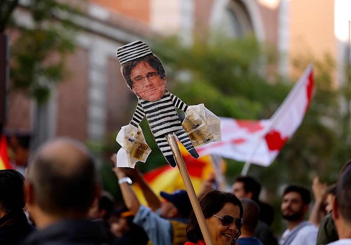 Un Falcon para el prófugo