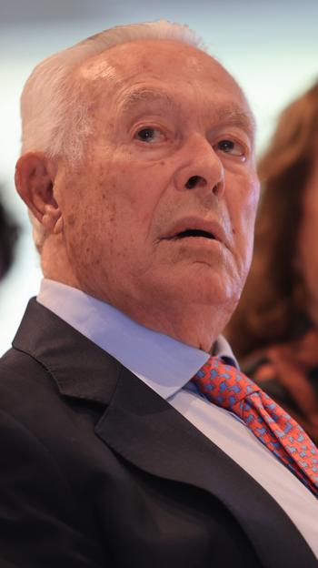 Foto de familia con Curro Romero, en la Casa de ABC