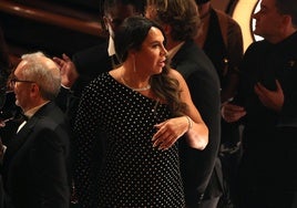 Karla Sofía Gascón reaparece en los Oscar sin pasar por la alfombra roja