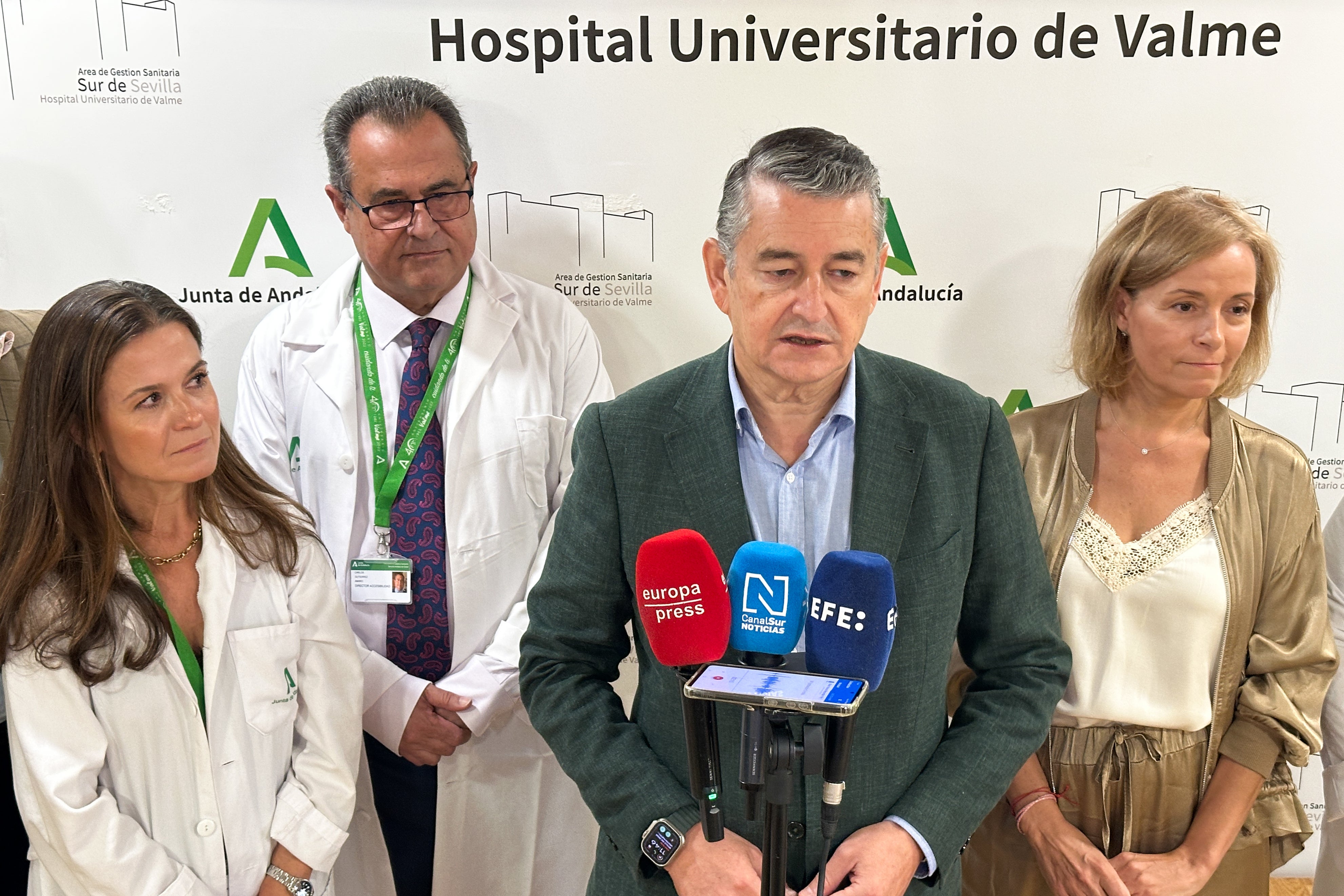 ¡Escándalo! ¡Un abogado en Sanidad!