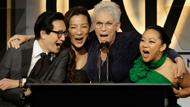 Cómo se ha convertido 'Todo a la vez en todas partes' en la gran favorita para la estatuilla