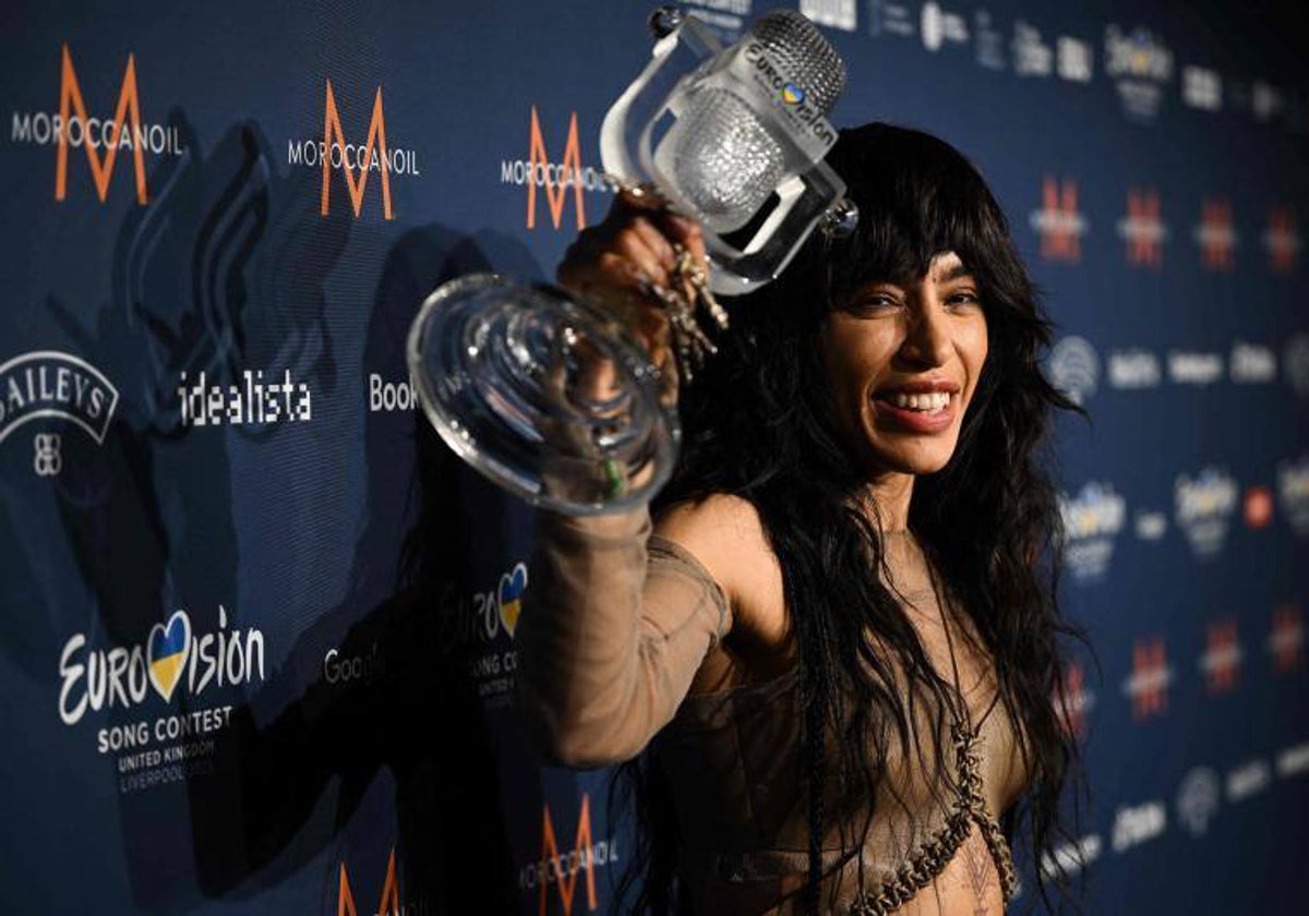 Loreen, con el trofeo conseguido en Liverpool