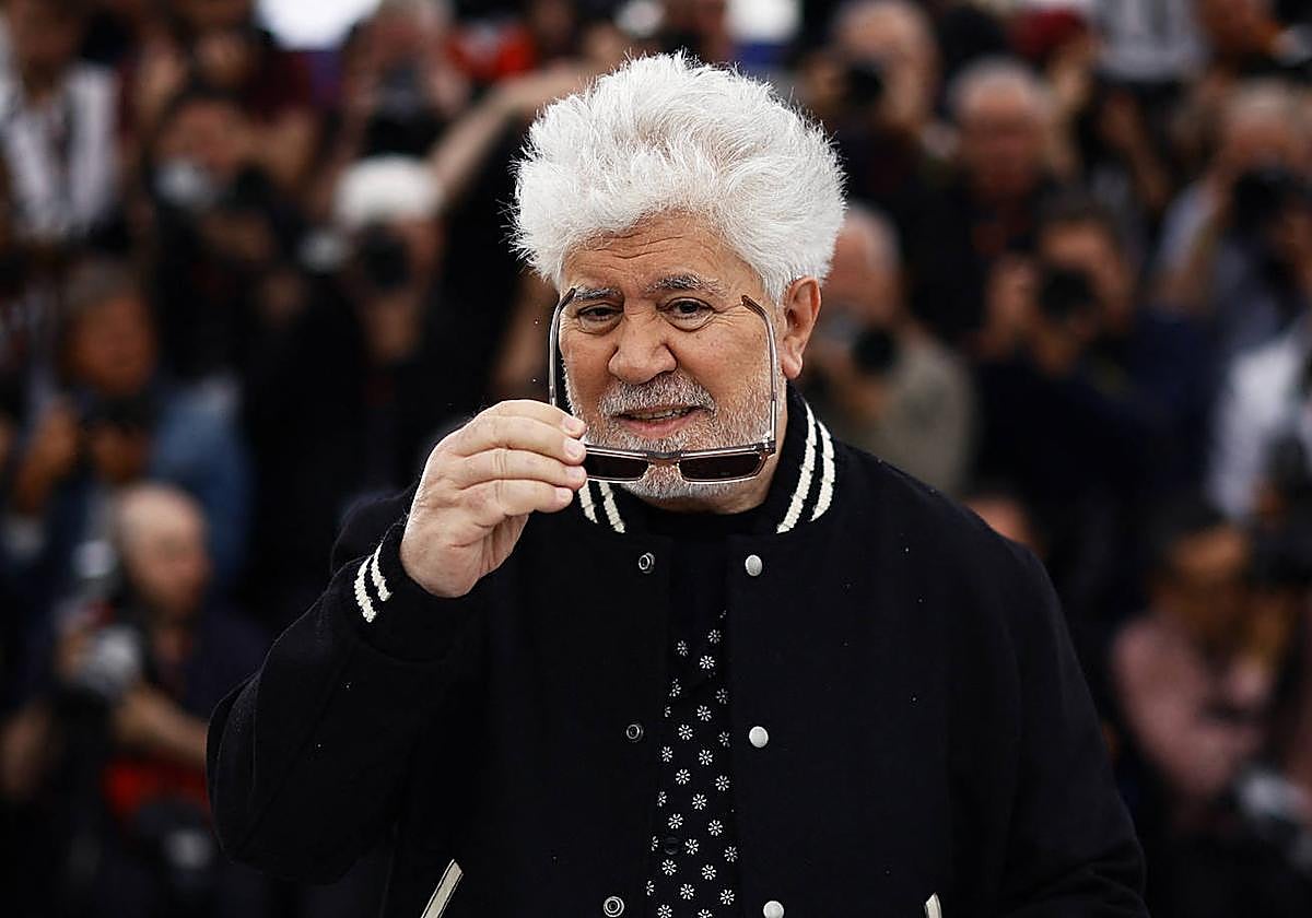 Pedro Almodóvar en la presentación de su mediometraje en Cannes