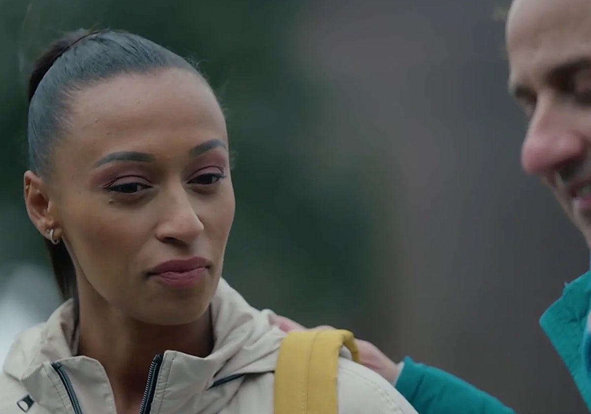 Ana Peleteiro junto a Albert Espinosa en 'El camino a casa'