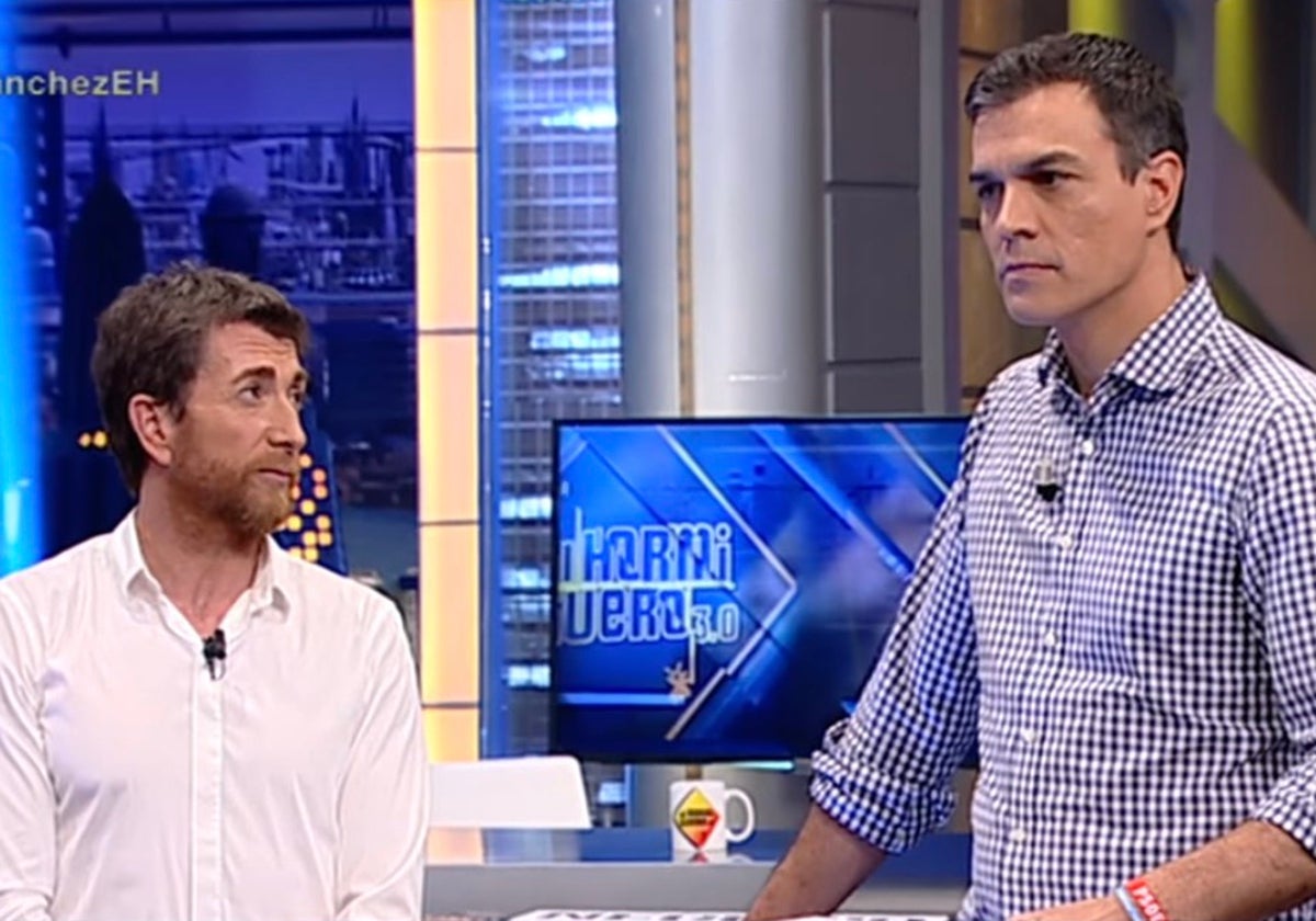 Pablo Motos y Pedro Sánchez durante una de sus visitas a 'El Hormiguero'