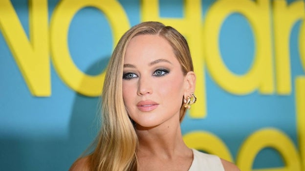 Jennifer Lawrence firma la carta de los actores