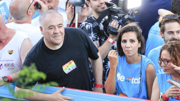 Antonio García Ferreras y Ana Pastor durante el desfile del Orgullo en Madrid en 2019