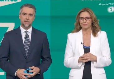 Un micro abierto delata el 'deseo' de una de las colaboradoras del especial de elecciones de TVE