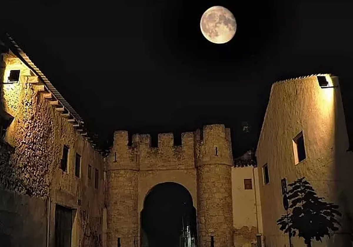 Puerta de Madrid o de San Miguel en Yepes