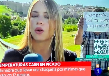 Un espontáneo boicotea en directo a TVE con un nuevo lema: «Castejón, que te vote Puigdemont»