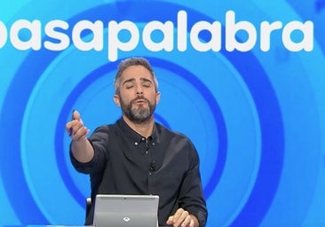 Roberto Leal da el susto en 'Pasapalabra' al sufrir un inesperado accidente