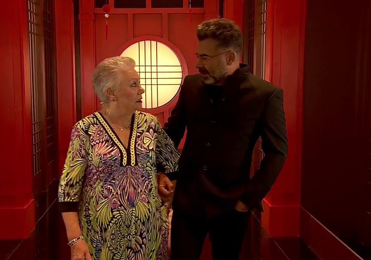 Jorge Javier con su madre en 'Cuentos chinos'