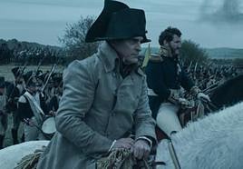 Quién es quién en 'Napoleón', la película de Ridley Scott: la transformación de Joaquin Phoenix
