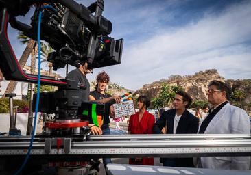 Un búnker de gomaespuma, carros de combate y mansiones: en el rodaje de 'Los Farad', la serie de Prime Video sobre el tráfico de armas