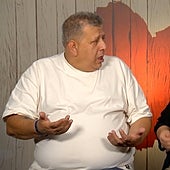 Una pastilla de viagra siembra la discordia entre dos solteros de 'First Dates': «Yo tanto no aguanto»