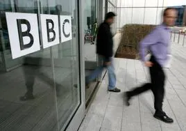 La BBC despide a una trabajadora por comparar a varios líderes israelíes con Hitler