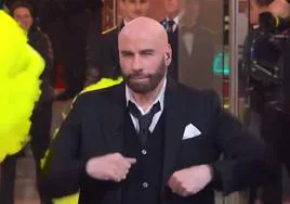 John Travolta es invitado en el Festival de Sanremo y acaba bailando 'Los Pajaritos'