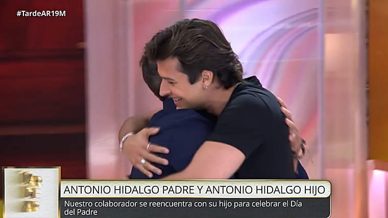 Antonio Hidalgo se reencuentra con su hijo Antonio en 'TardeAR' con Ana Rosa Quintana