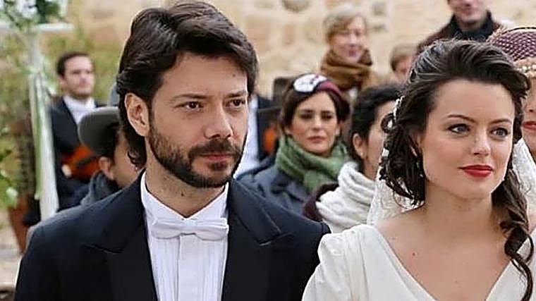 Álvaro Morte interpretó durante más de 500 capítulos a Lucas Moliner en 'El secreto de Puente Viejo'