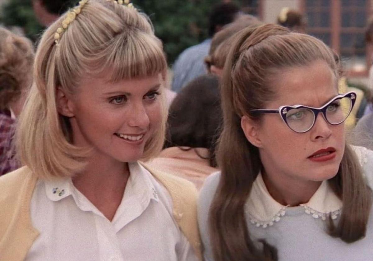 Olivia Newton-John y Susan Buckner, en Grease (1978)