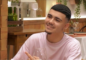 El hijo de un futbolista muy famoso encuentra el amor en 'First Dates': «Mi padre para mí es un ídolo»