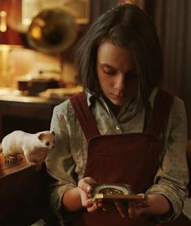 Imagen secundaria 2 - Dafne Keen, la española que triunfa en Hollywood: «Pasar de ser una actriz de Marvel a volver a tu vida, donde te hacen bullying y eres una perdedora, es raro»