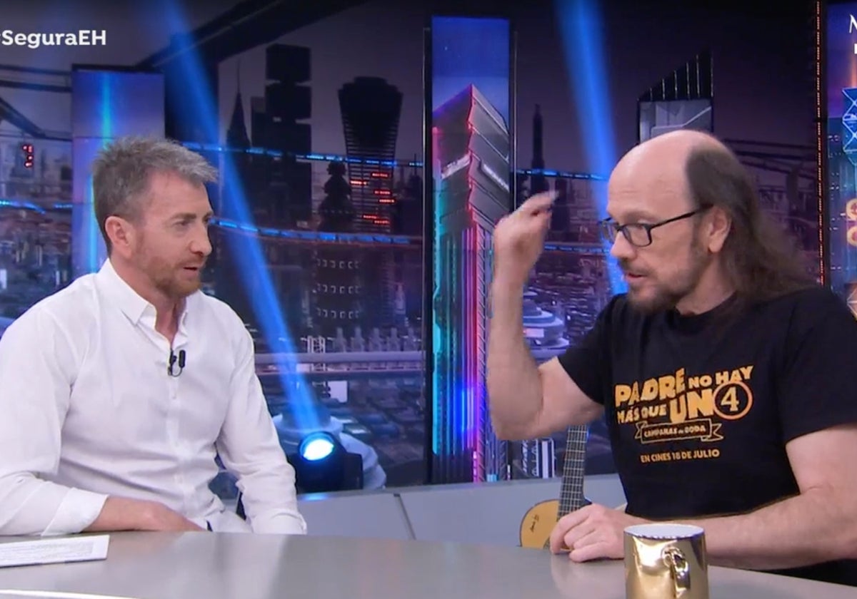 Pablo Motos y Santiago Segura despidiendo la 18ª temporada de 'El Hormiguero'