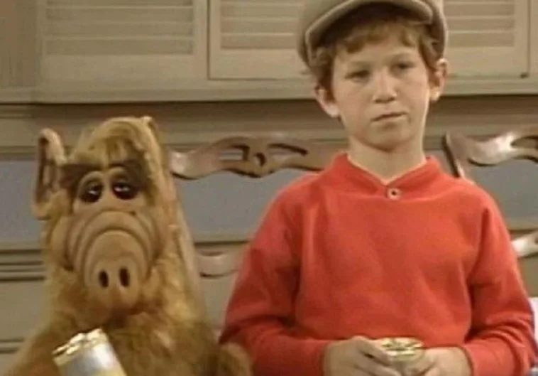 Encuentran muerto en su coche junto a su perro a Benji Gregory, el niño de la serie 'ALF'