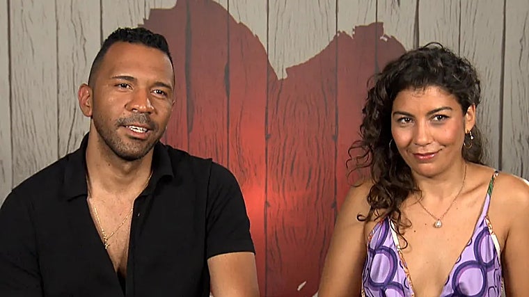 Los dos solteros en el momento de tomar la decisión final