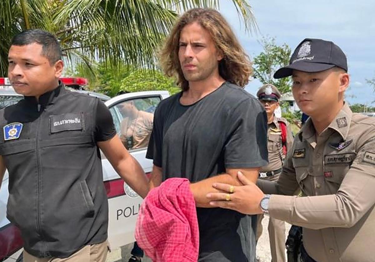 Daniel Sancho, custodiado por la policía tailandesa