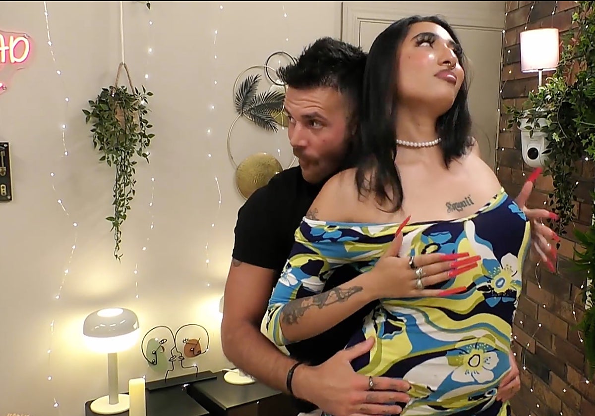 Carlos y Valeria tuvieron una cita subida de tono en 'First Dates'.