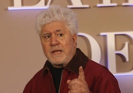 Pedro Almodóvar:  «El alboroto que hay en la vida política es inaguantable»