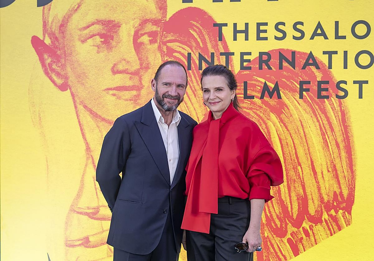 Juliette Binoche y Ralph Fiennes en la presentación de la película en Atenas