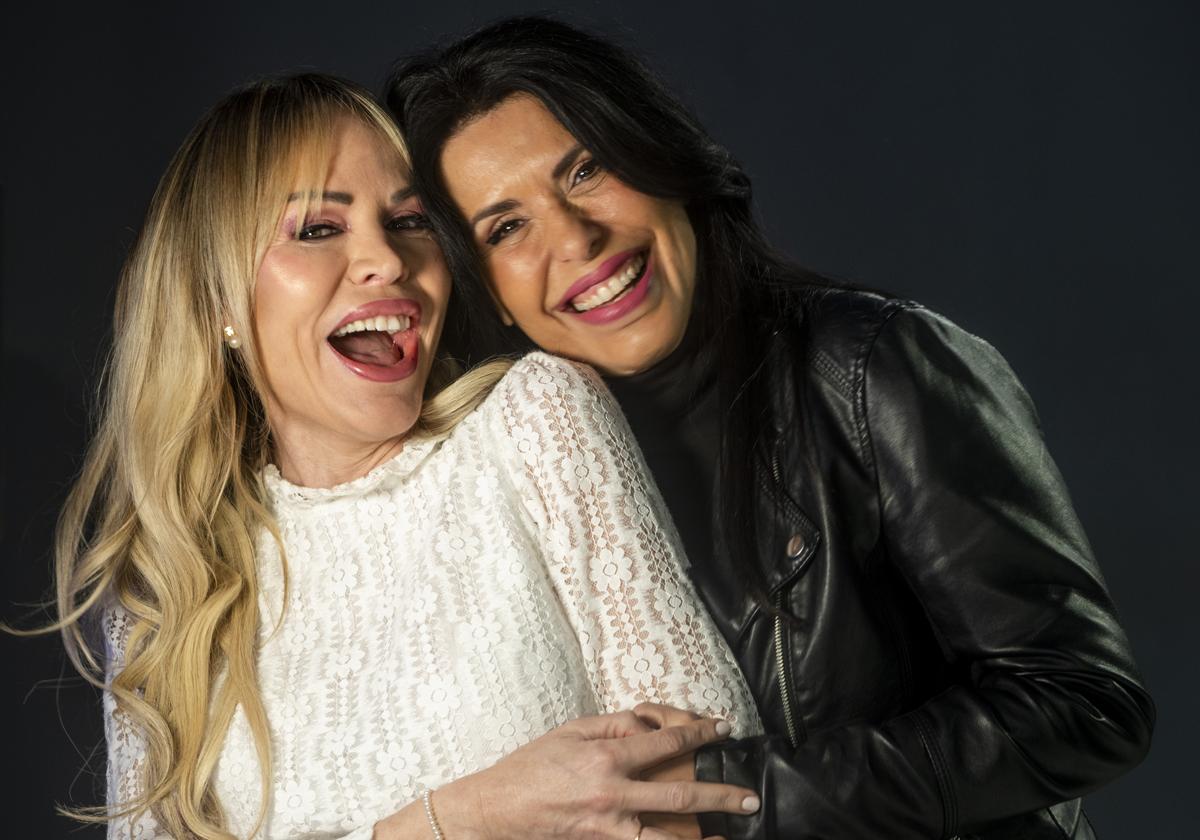 Sonia y Selena, en su estudio de baile, posan para ABC